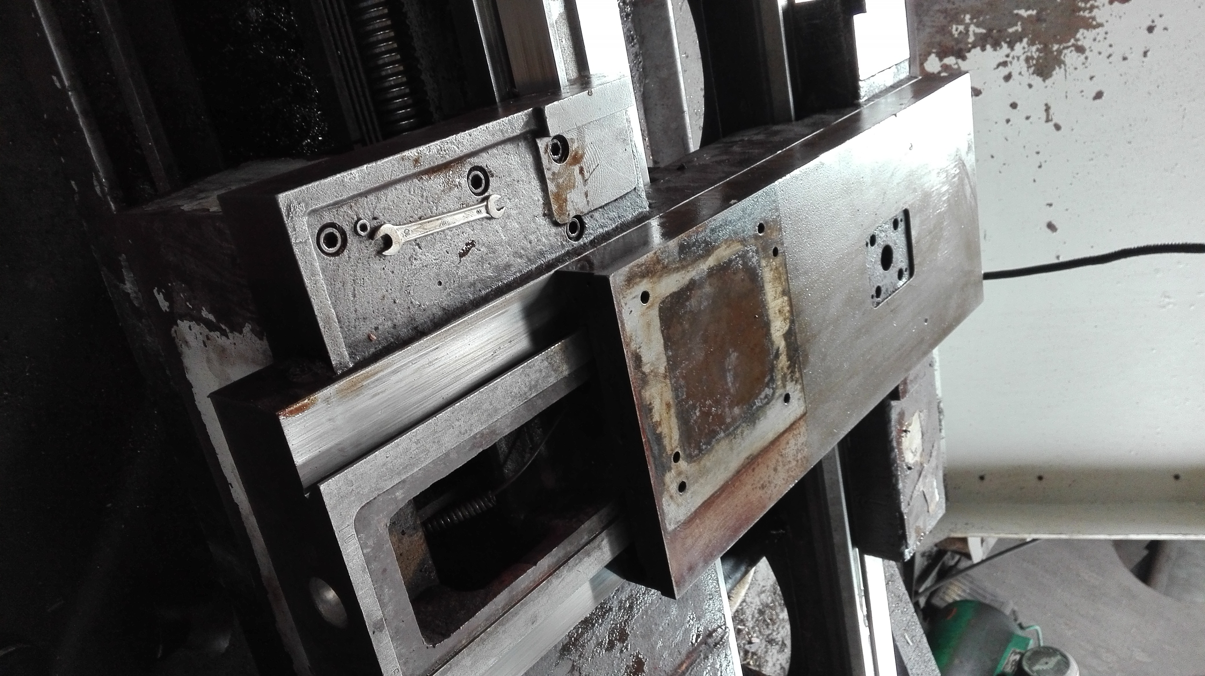 配刮滑板及镶条